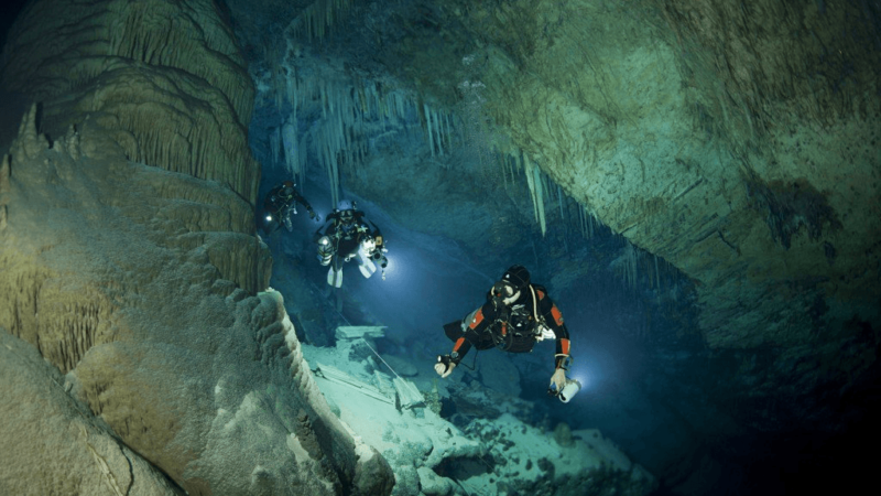 Tom Iliffe - cave diving