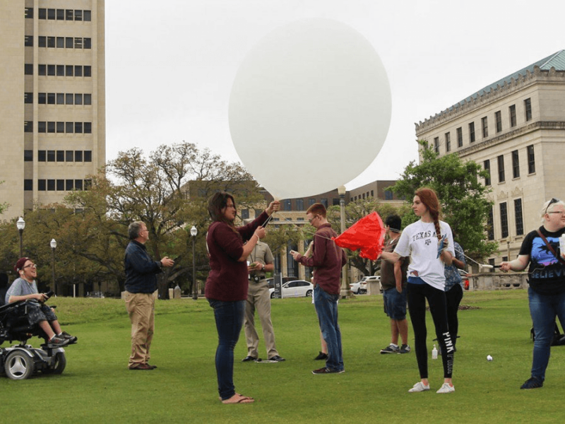 Students prepare weather balloon for launch on March 30.