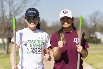 Elena de Valcourt '23 (left) joined fellow student volunteers at Neal Elementary School during The Big Event 2022