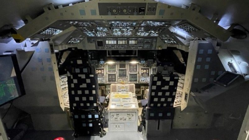 shuttle simulator exhibit