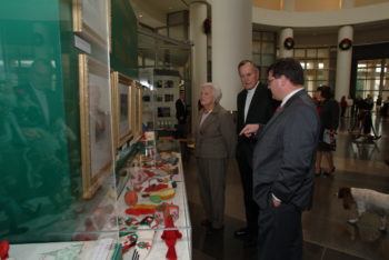 Scanned photograph showing barbara and george bush looking at an exhibit next to warren finch